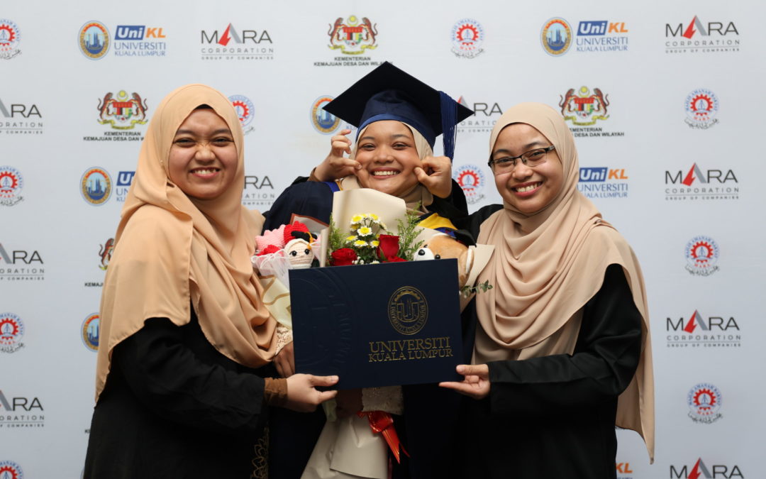 Keeping the legacy: Siti Rukayyah joins sisters as JUP graduate